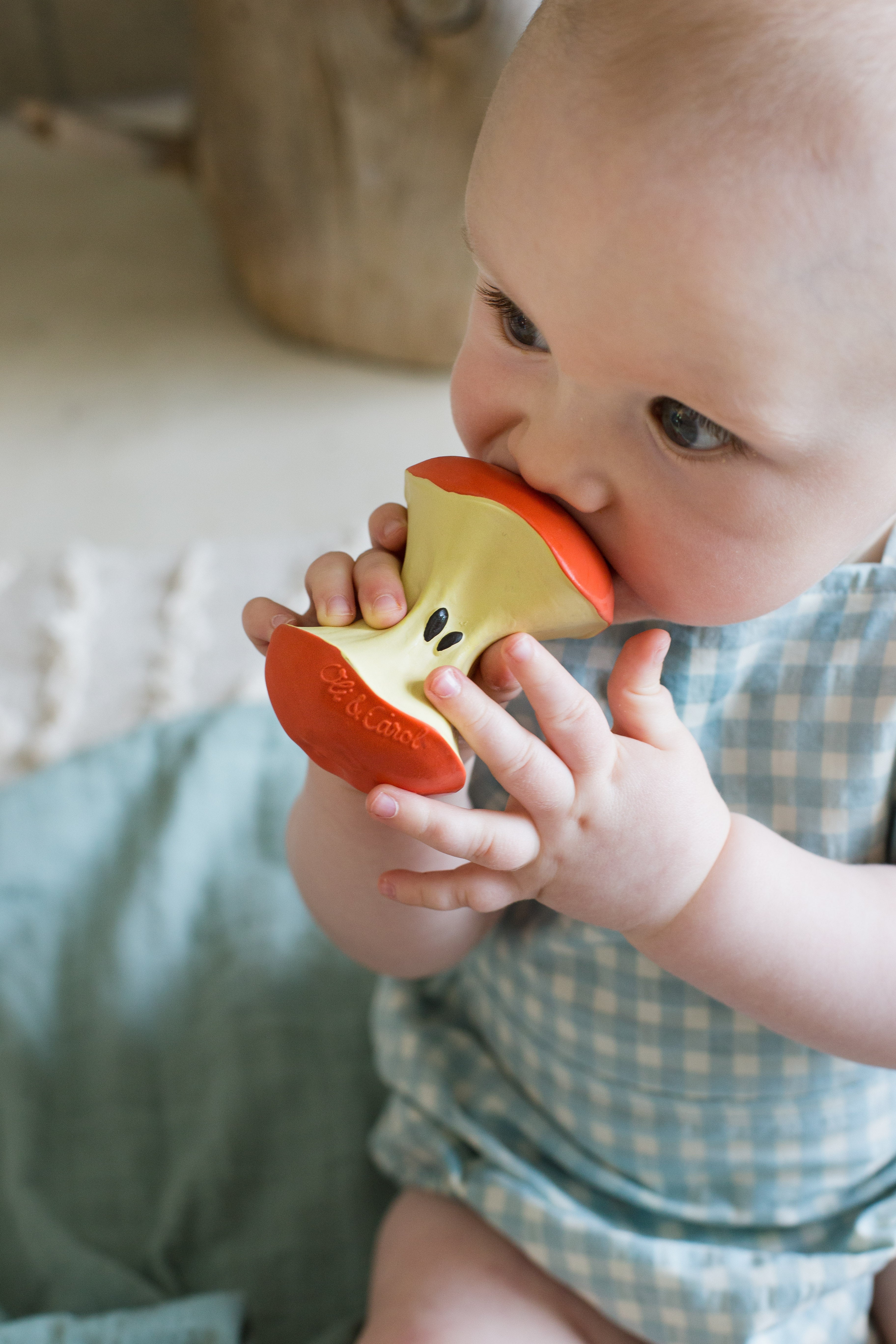 Oli&Carol Pepa the Apple Natural Baby Teether