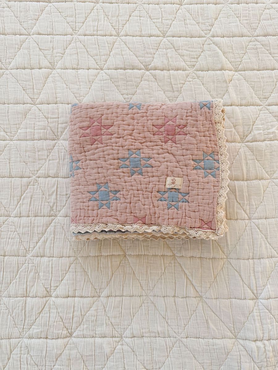 New Grain Sunday Quilt Peony | 81 × 107 cm