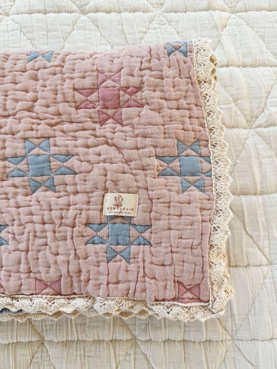 New Grain Sunday Quilt Peony | 81 × 107 cm