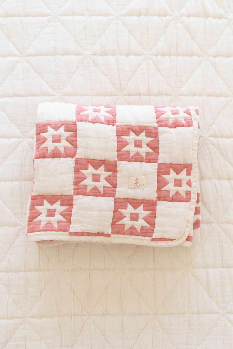 New Grain Homestead Quilt Ruby | 76 × 102 cm