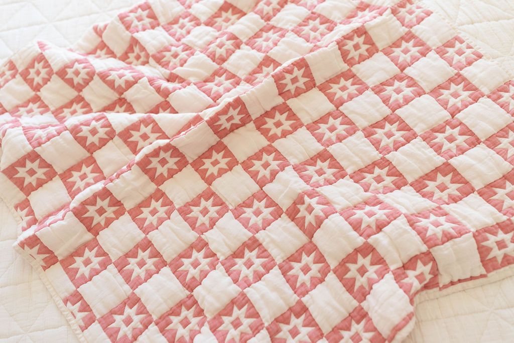 New Grain Homestead Quilt Ruby | 76 × 102 cm