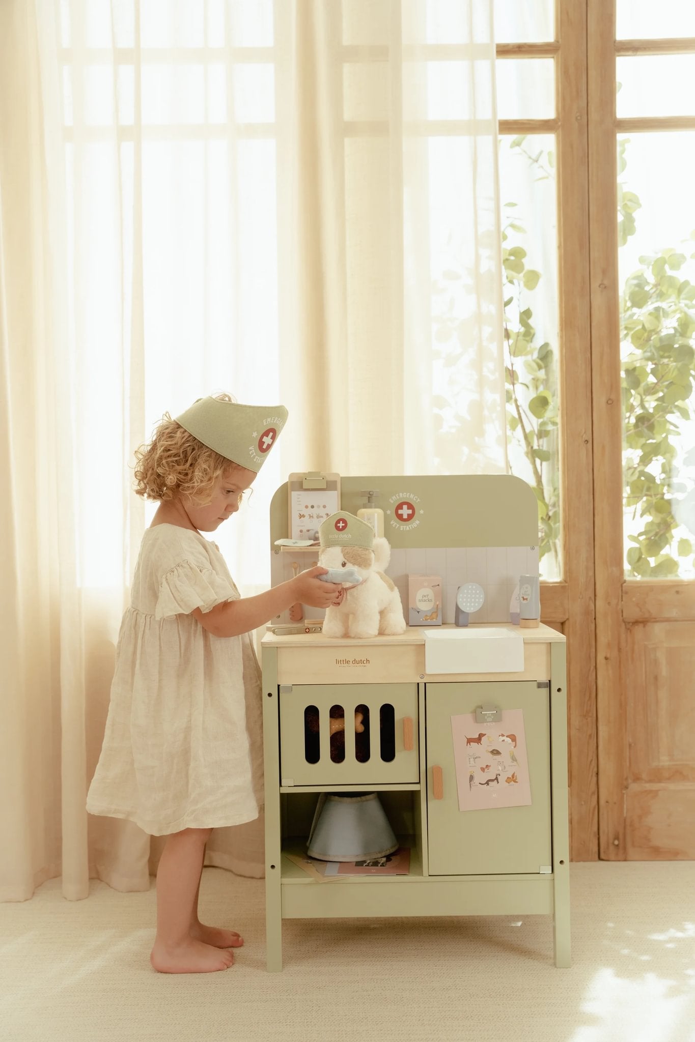 Little Dutch Wooden Veterinary Practice