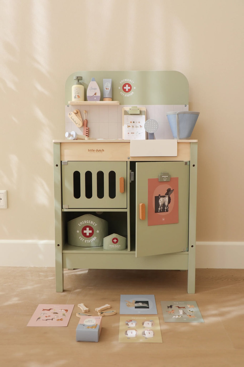 Little Dutch Wooden Veterinary Practice